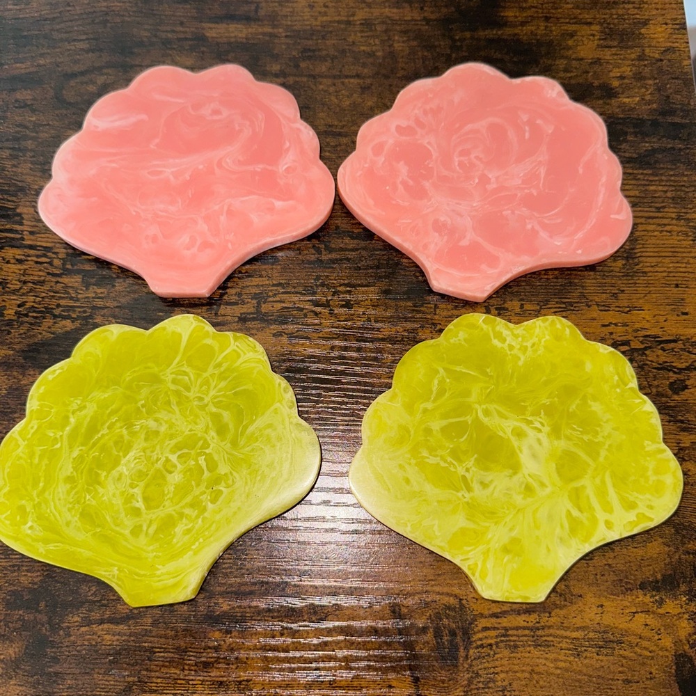 Set of Shell-Shaped Coasters in Pink and Yellow